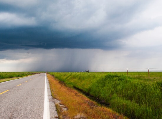 zła pogoda, pochmurno, wsi, drogi, asfaltu, krajobraz, obszarów wiejskich, pole, chmury, natura