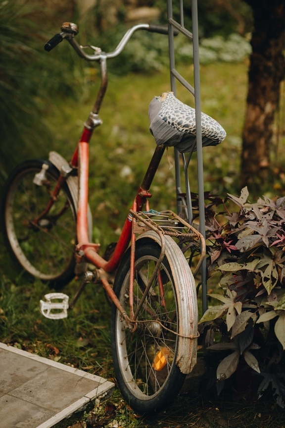 old style, bicycle, nostalgia, derelict, wheel, vehicle, cycle, bike, seat, outdoors