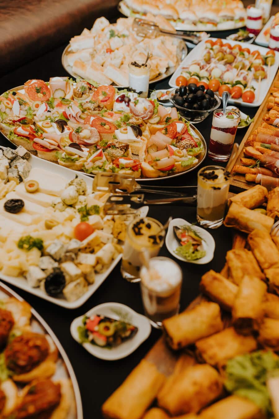 шведский стол, обеденный стол, ресторан, Столовая, традиционные, банкет, блюдо, закуска, питание, питание