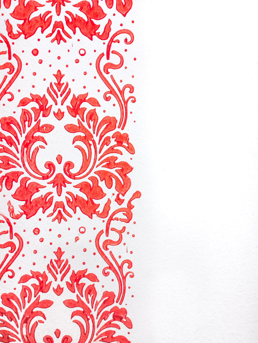 Viktorijanski cvjetni dizajn starog stila s ukrasnom teksturom na bijeloj pozadini
