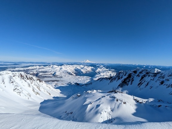panorama, majestätisk, bergstopp, snöig, blå himmel, vackert väder, vinter, landskap