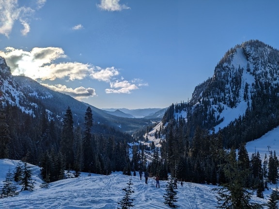 Лыжник, отдых, скалолаз, голубое небо, горная вершина, горы, снег, зима