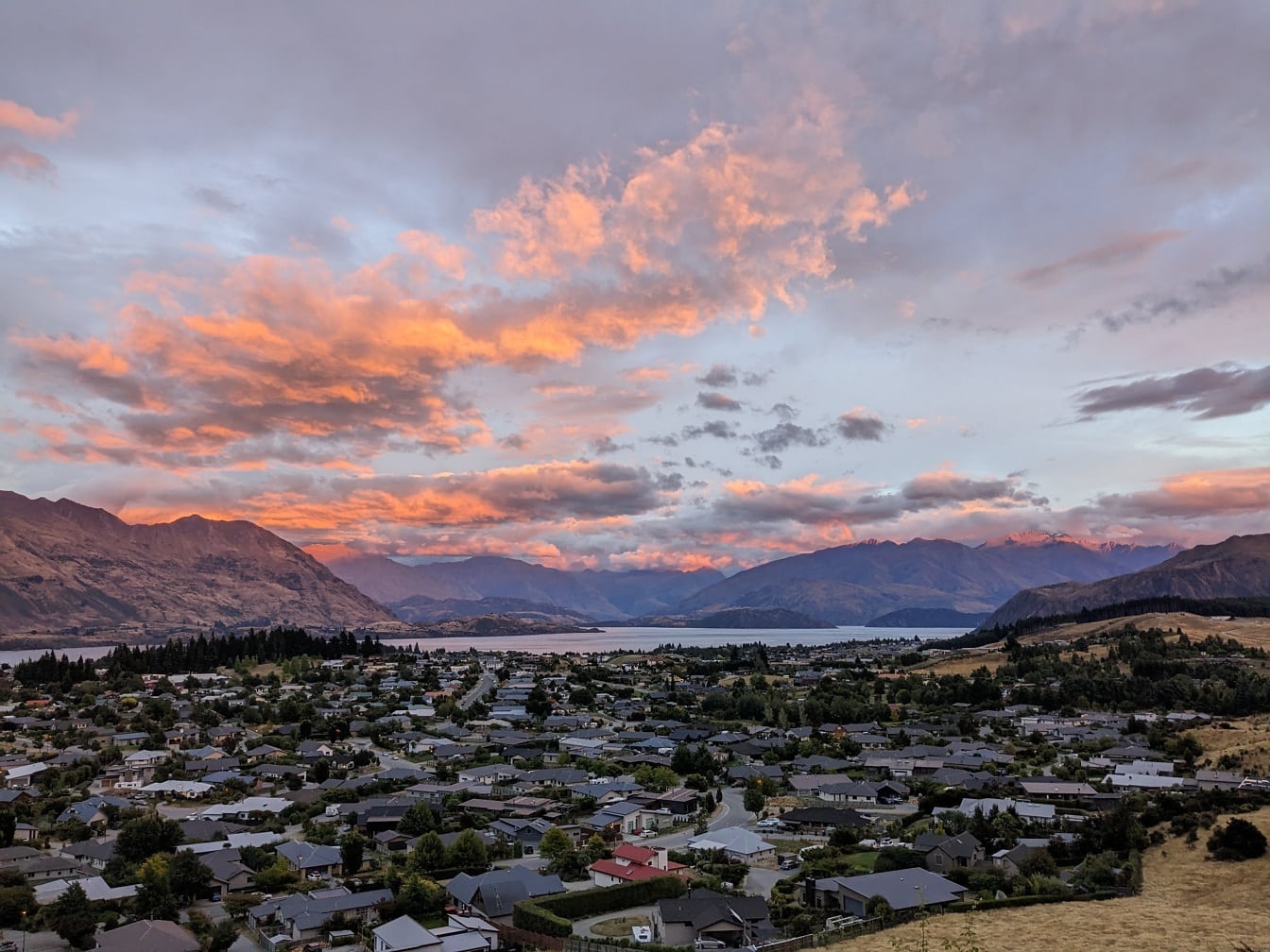 Wanaka tatil beldesi Yeni Zelanda’nın panoramik manzarası