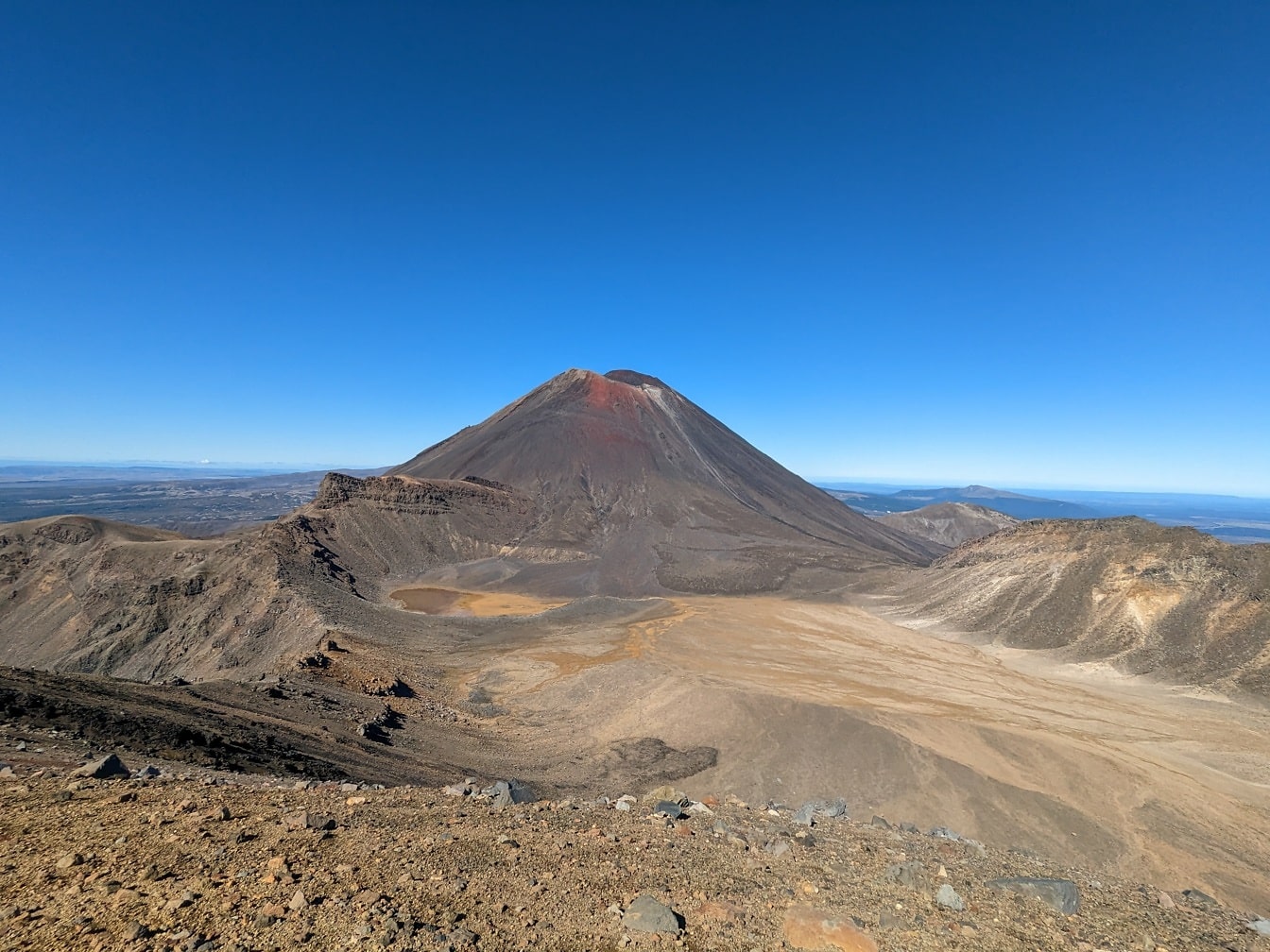 Ngauruhoe-hegy vulkánnal a Tongariro Nemzeti Parkban