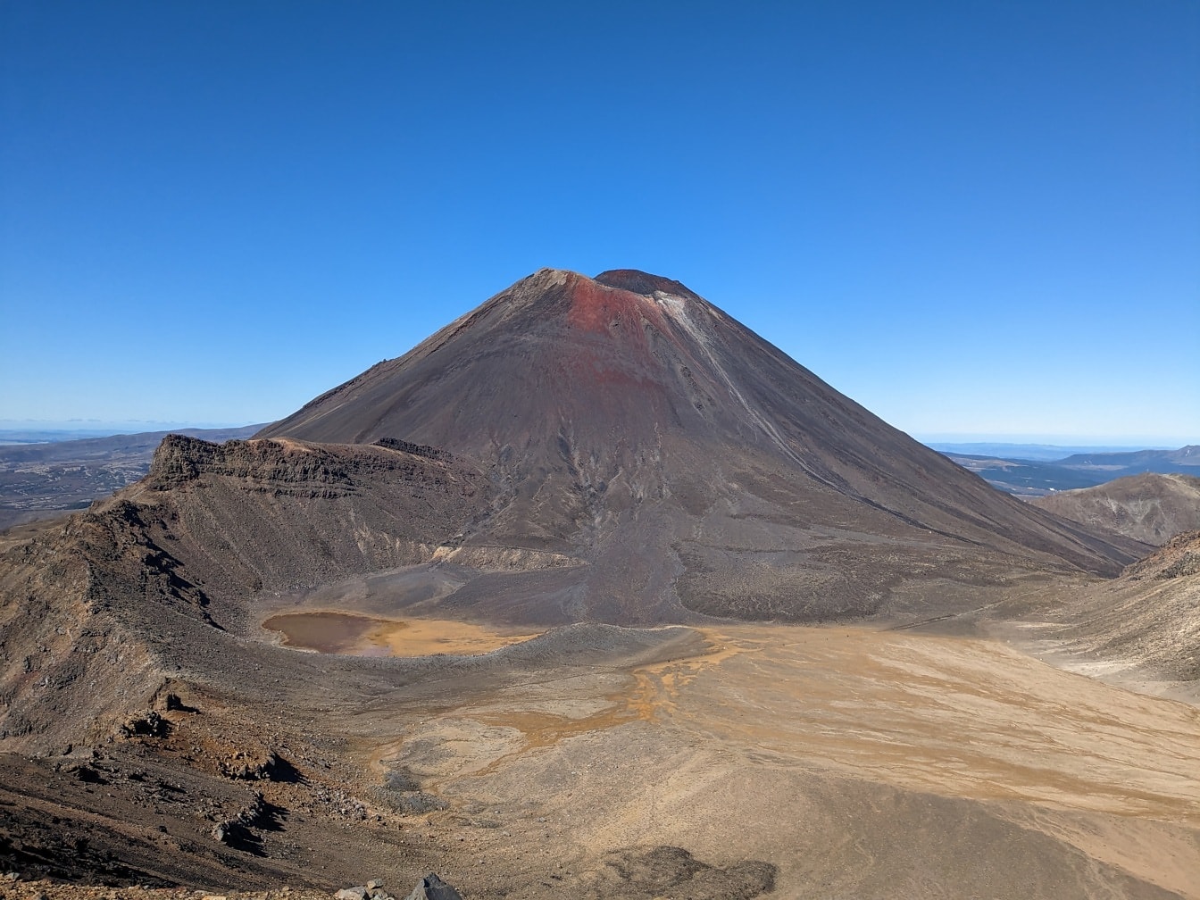 Montagne Ngauruhoe avec volcan dans le parc de Tongariro