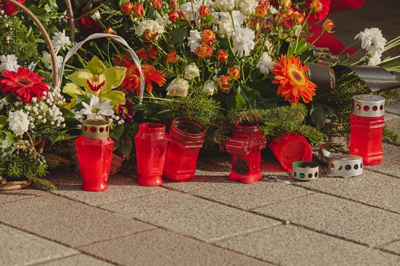 hautajaiset, kynttilät, kukat, järjestely, muistomerkki, maljakko, suru, surua