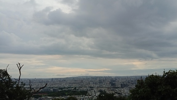 Panorama pemandangan kota dari kejauhan