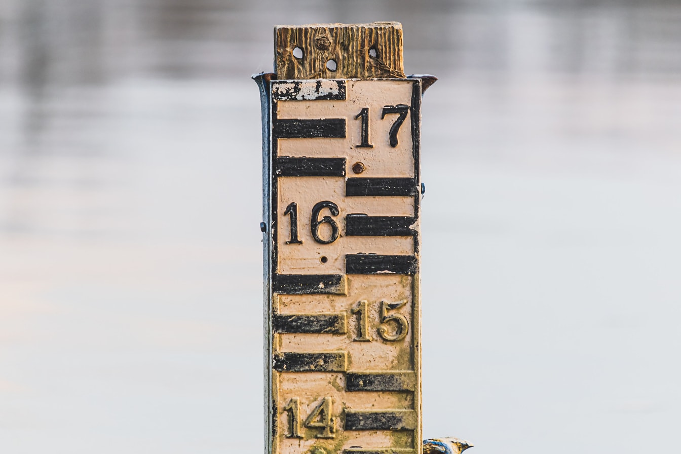 Water level measurement pole close-up