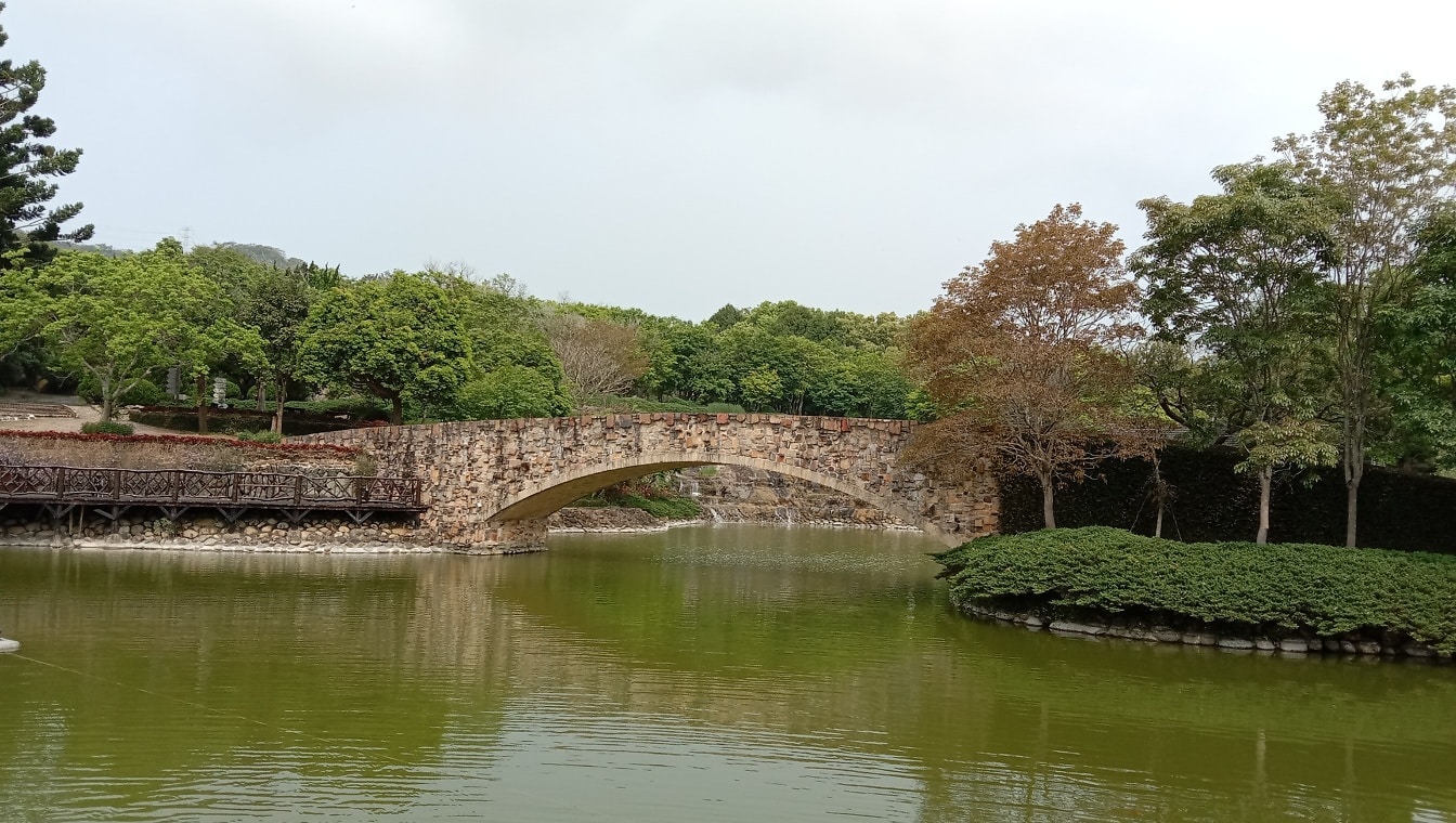 Puente de piedra medieval, castillo de Xinshe, Taiwán