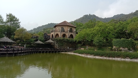 Xinshen linna järven rannalla kuuluisa lomakohde Taiwanissa