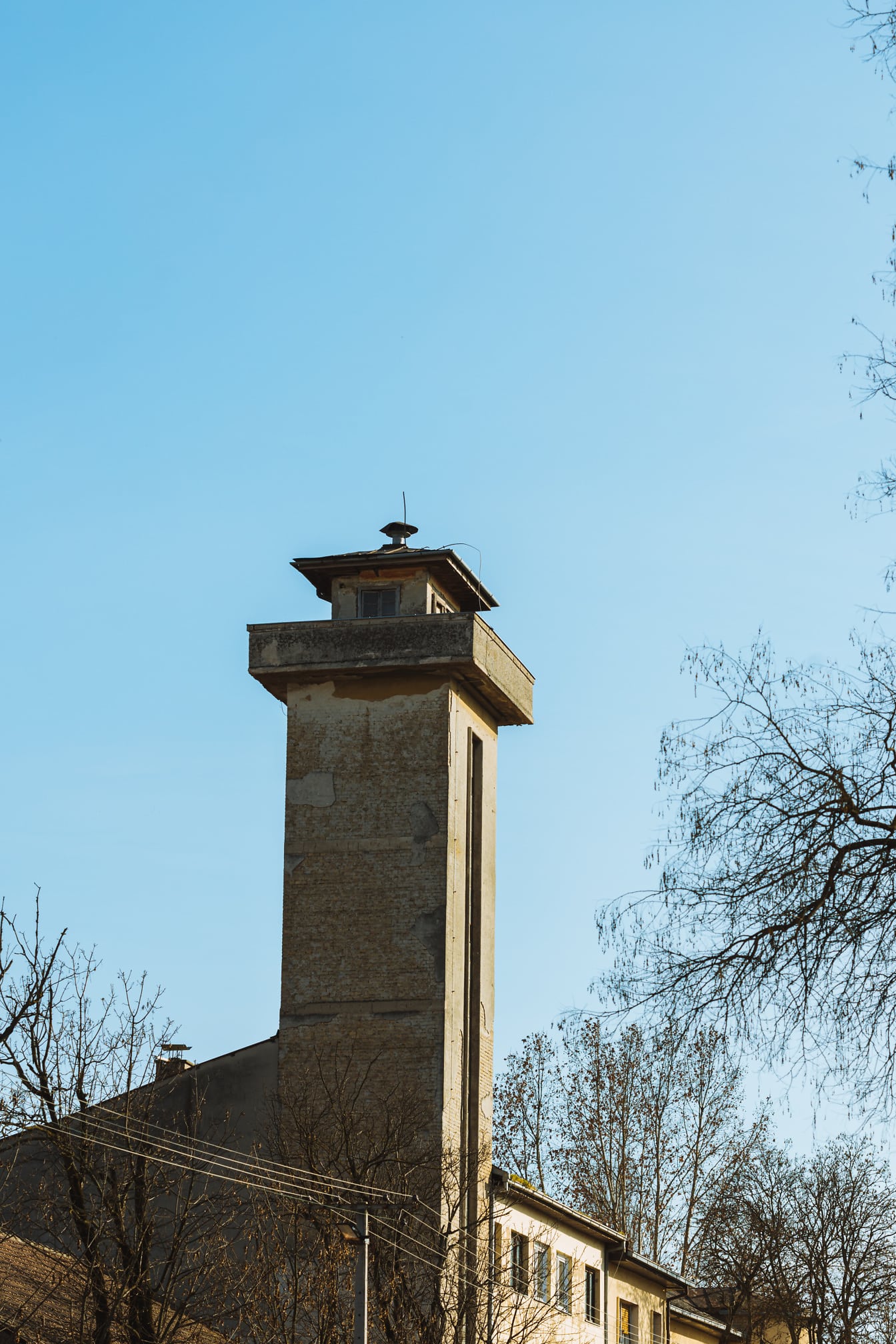 Πύργος αποσύνθεσης παλαιού στυλ με βεράντα