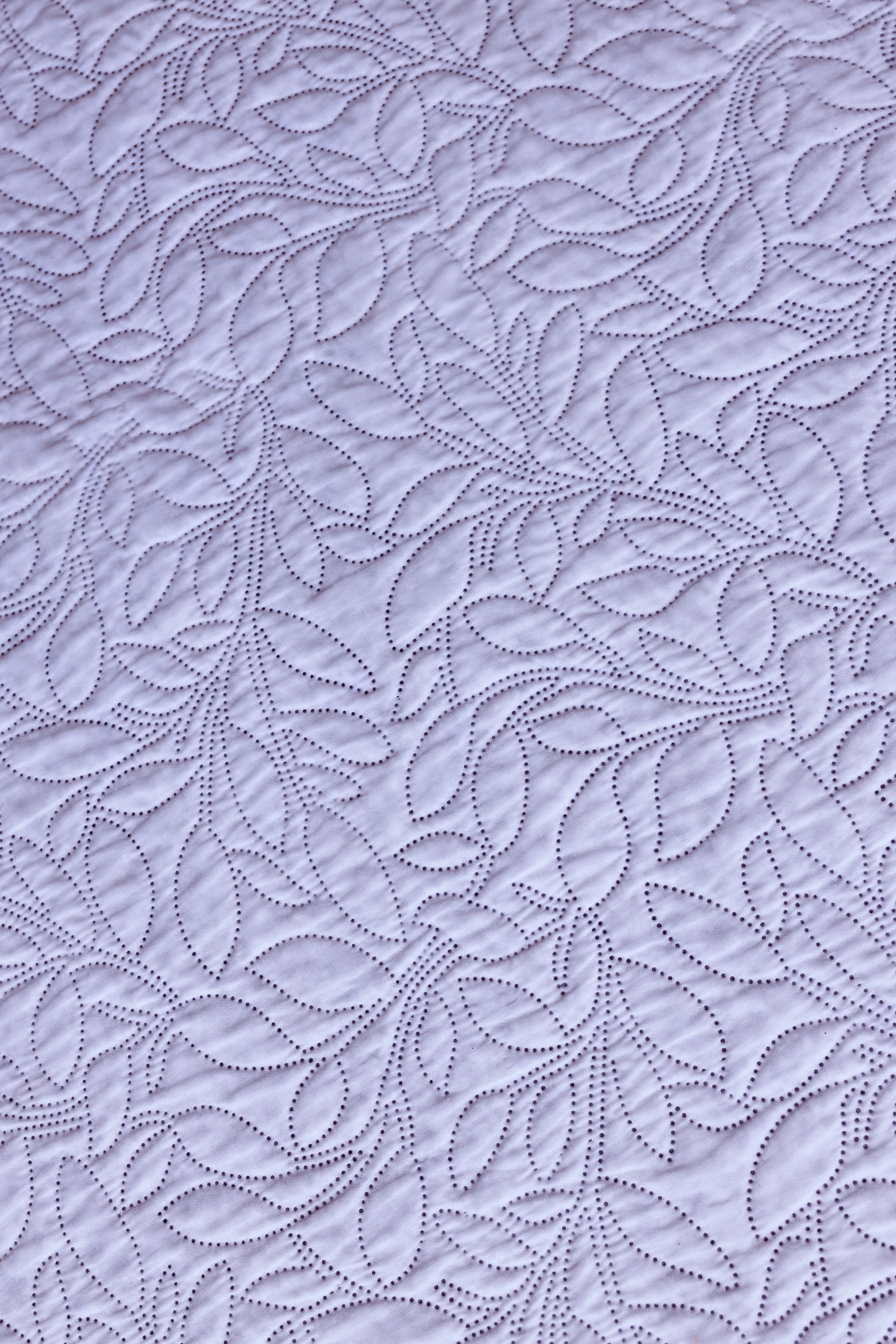 Tekstil damask katun putih dengan hiasan jahit hias