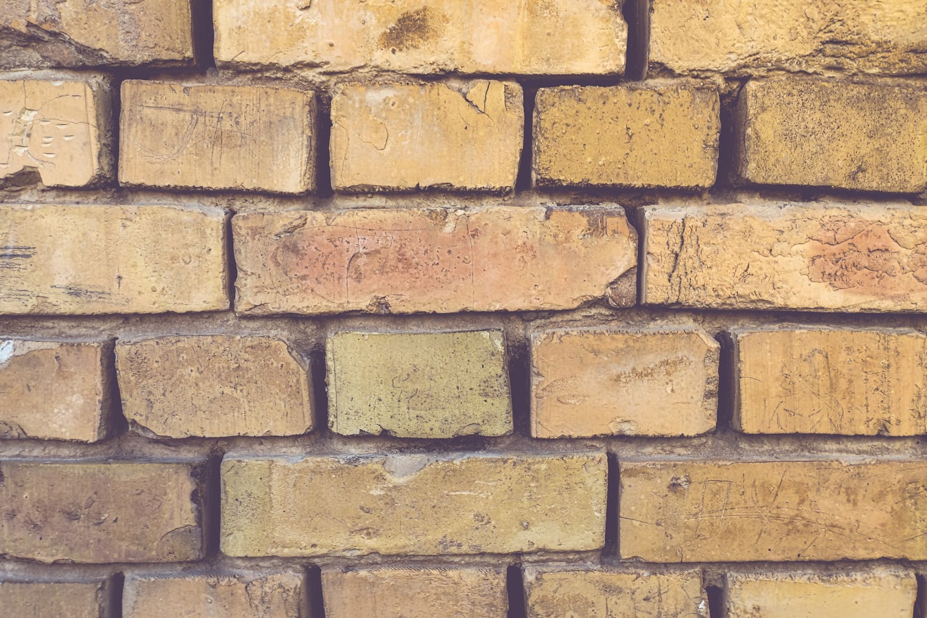 Primer plano de la textura de la mampostería de la pared de ladrillos viejos de color marrón claro