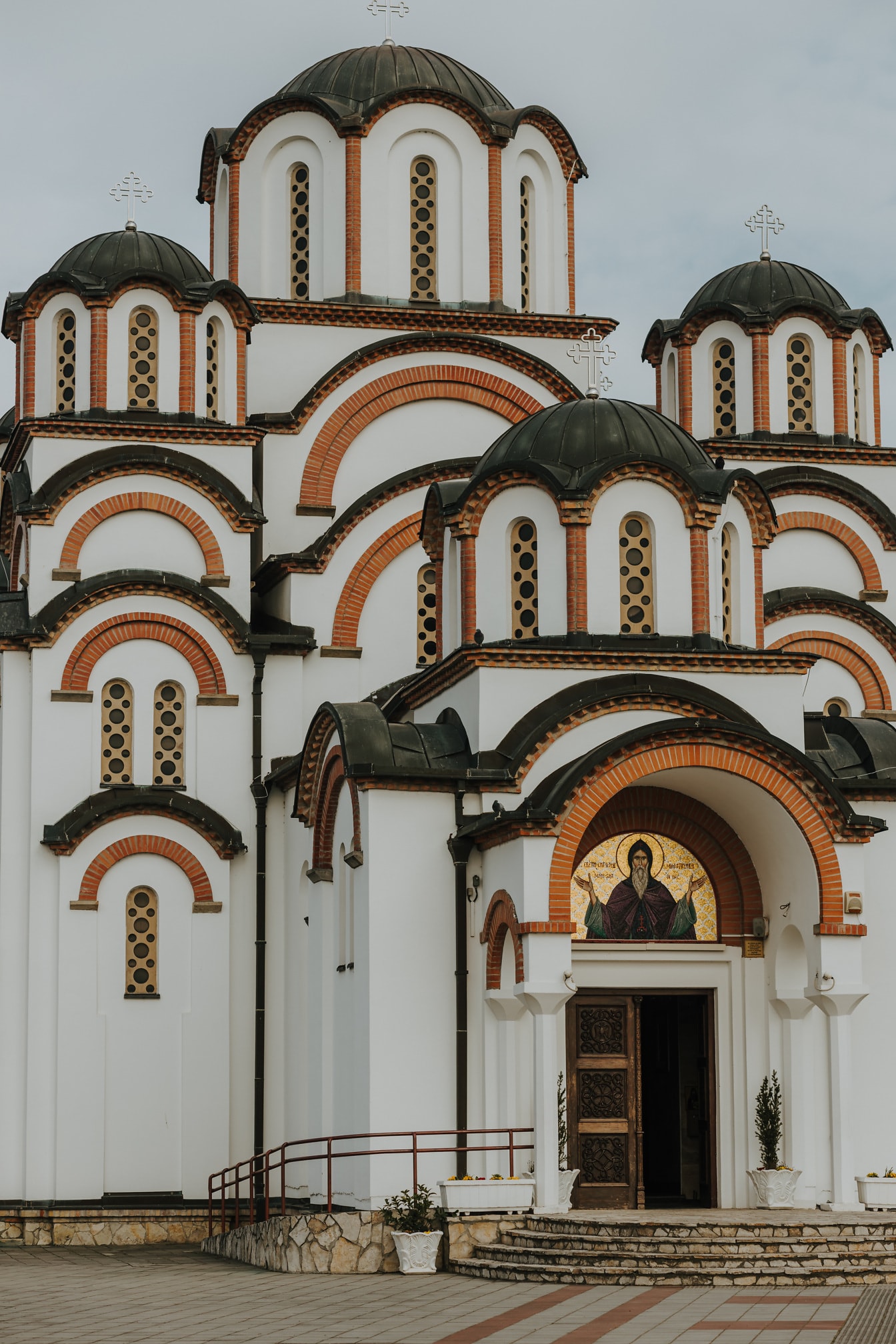 Inngang til den ortodokse kirken til fader Simeon den myrra-flytende