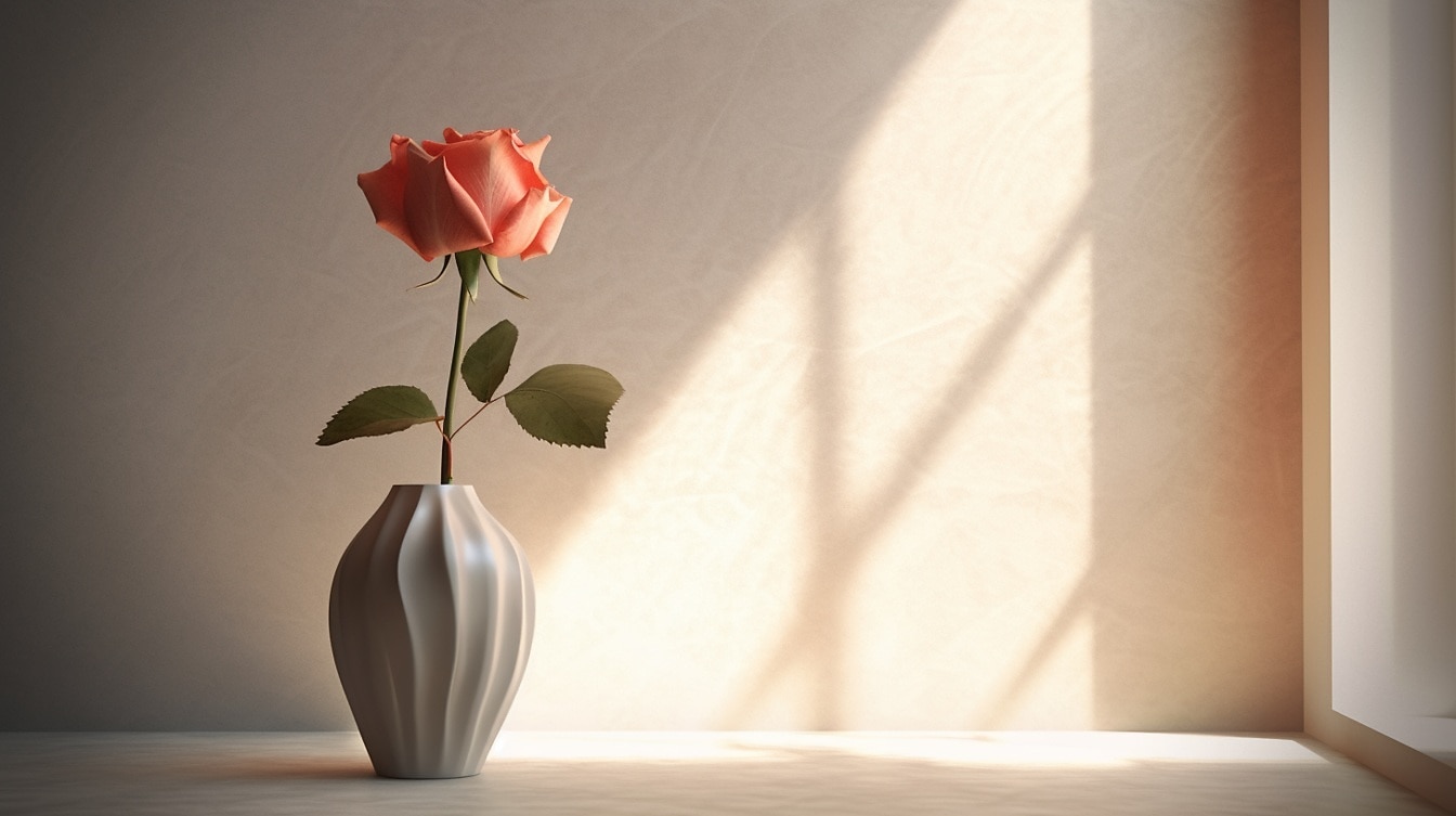 Trandafir roz pastel în vază ceramică artistică albă
