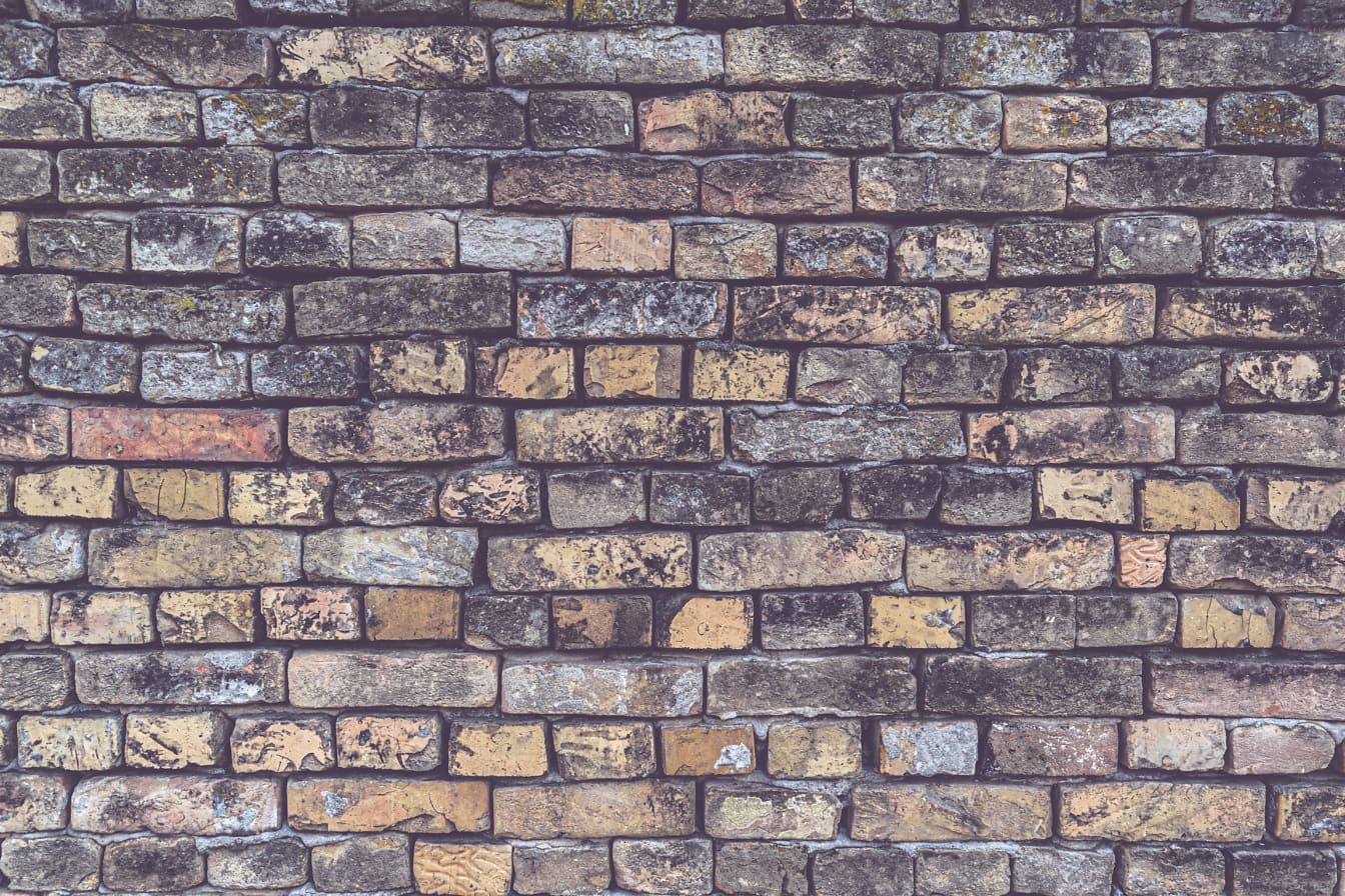 Stara ściana z cegły grunge z poziomym murem