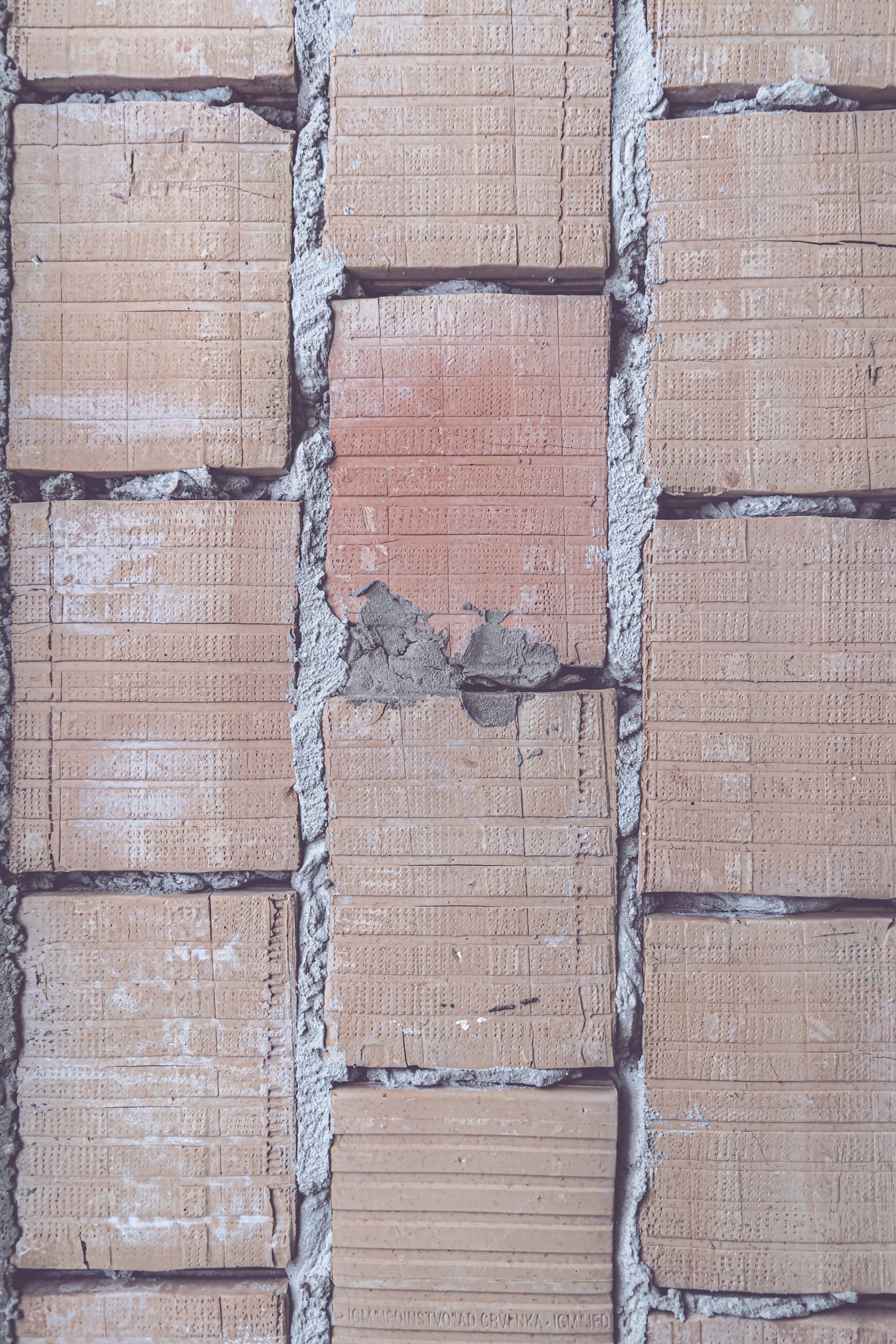 Mampostería vertical de bloques de terracota marrón claro