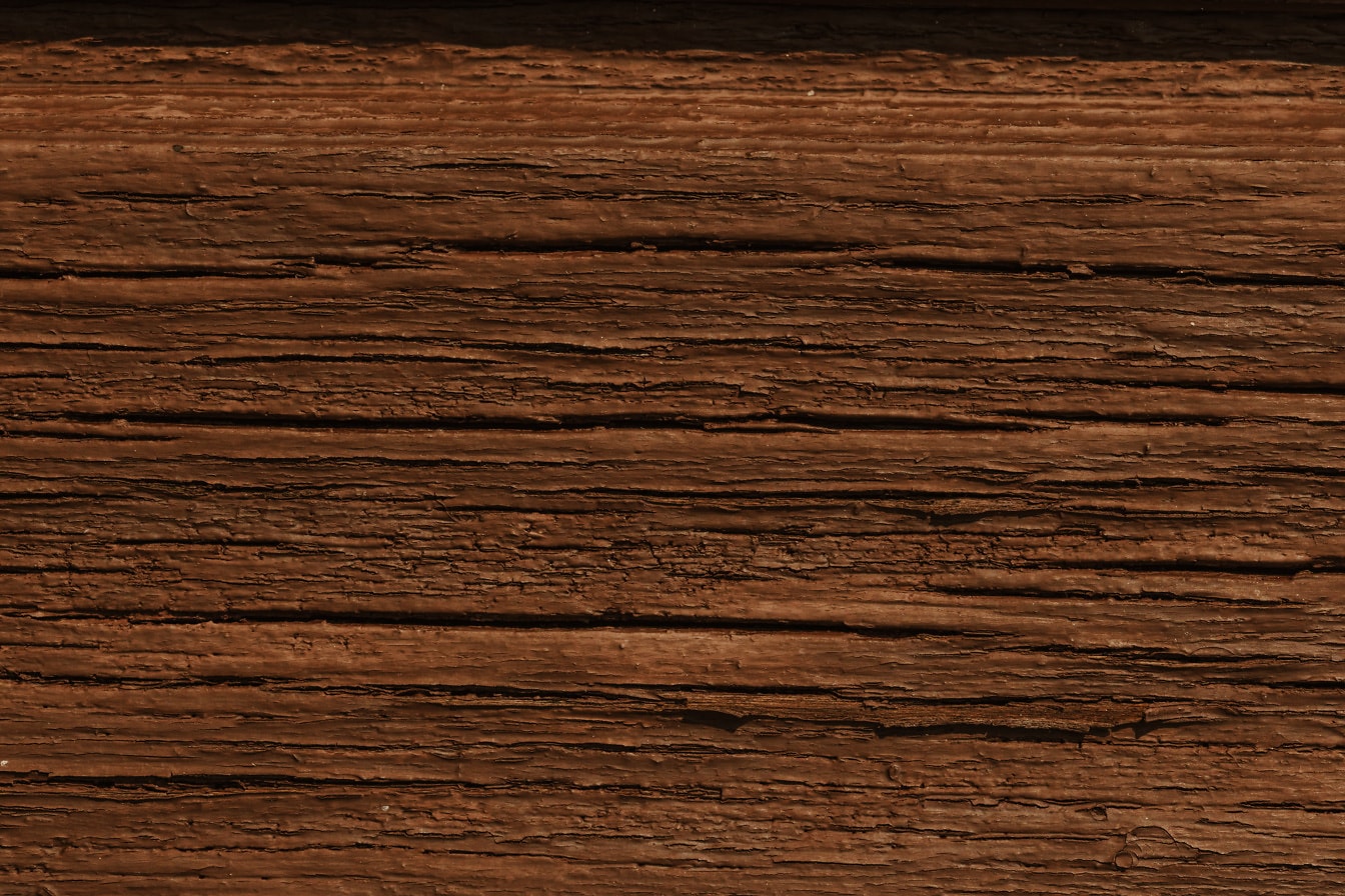 Світло-коричнева фарба на шорсткій текстурі дошки з твердих порід дерева