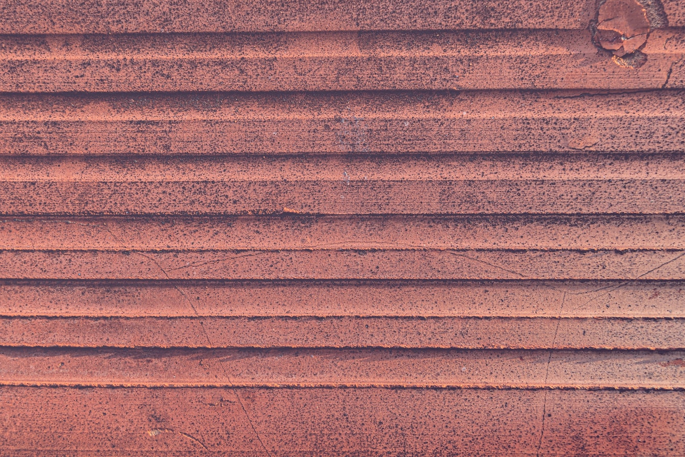 Бесплатное изображение: Крупным планом красноватая терракотовая текстура с  горизонтальными линиями