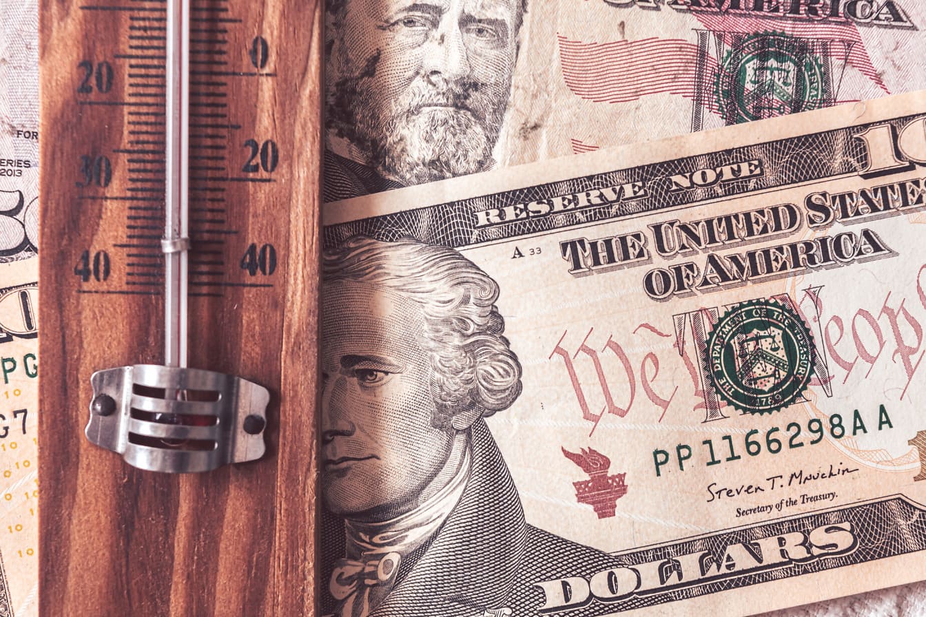 Amerikas förenta stater dollar med termometer varm valuta