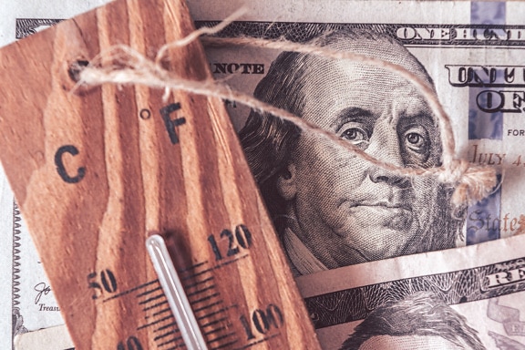 Porträt von Franklin auf Dollargeld mit Thermometer