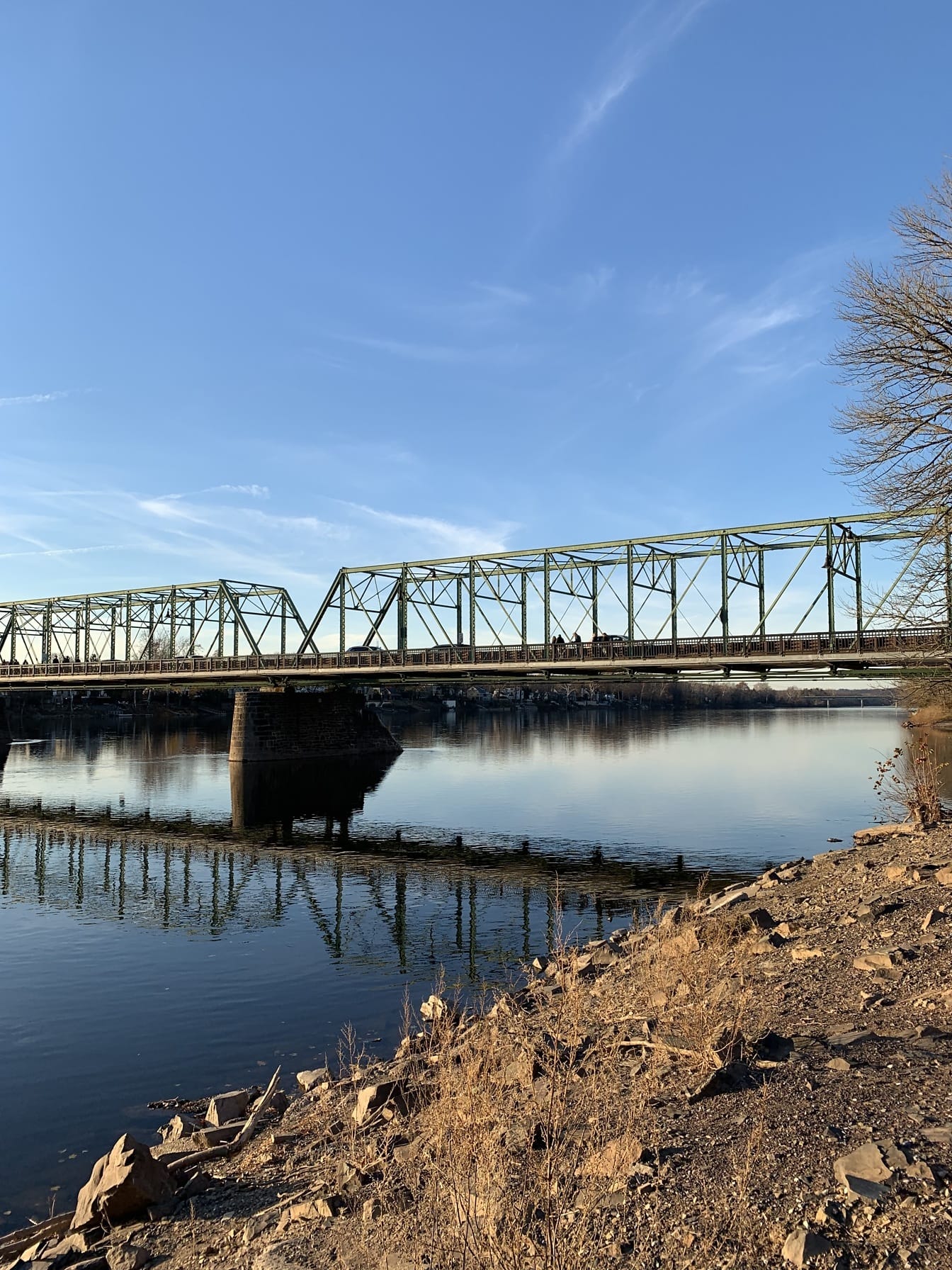 Νέα γέφυρα ελπίδας Lambertville πάνω από τον ποταμό