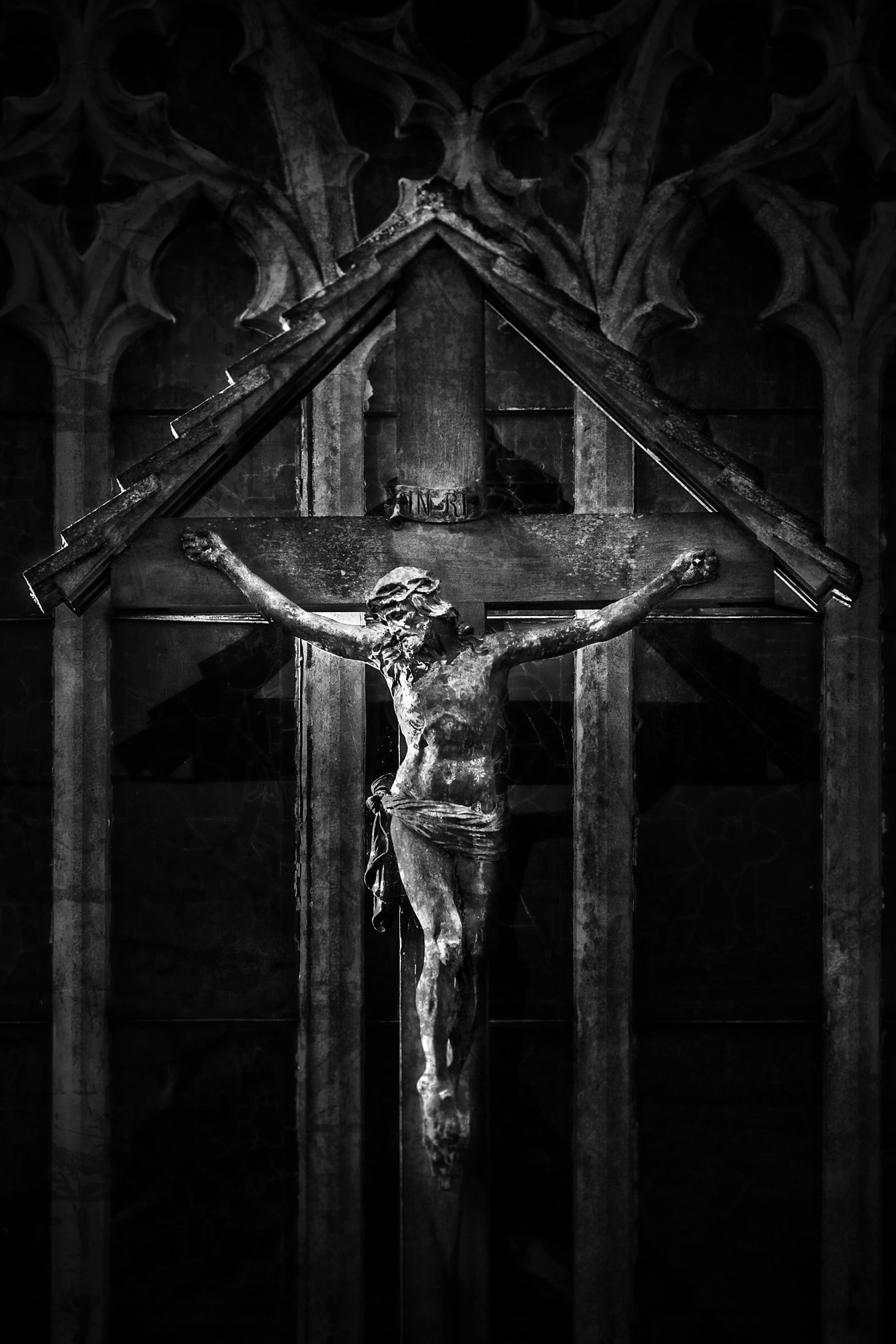 De kruisiging van Jezus Christus op houten kruis zwart-wit fotografie