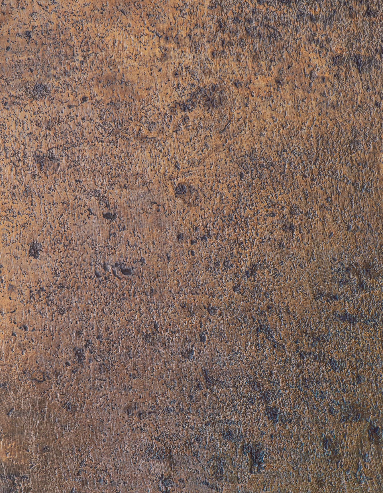 Tekstur close-up logam paduan perunggu kasar coklat kekuningan