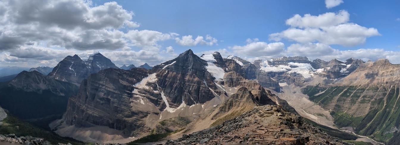Národní park Banff panoramatický výhled na vrcholky hor
