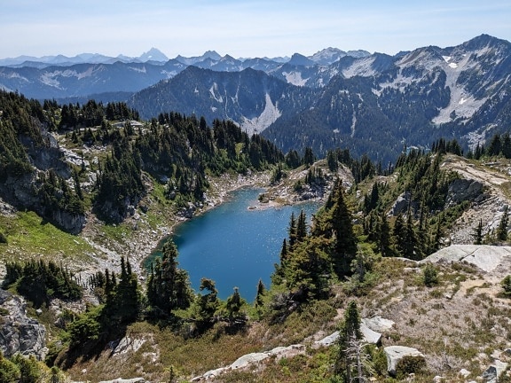Panoramatický výhled na Thunder mountain jezero majestátní scénické