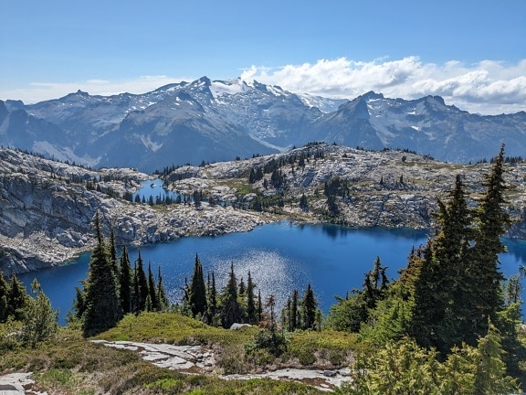 Tuck y Robin paisaje majestuoso junto al lago Parque Nacional de Washington