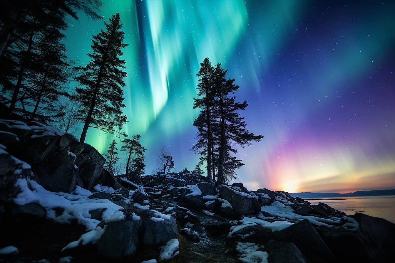Gece gökyüzünde yeşil ışık, kuzey ışığı, Aurora Borealis