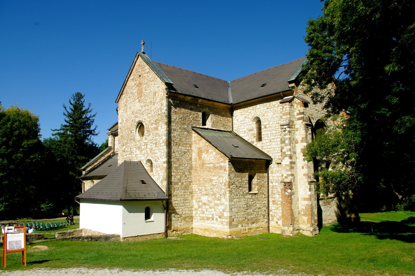 Belapatfalvi ciszterci apátság középkori templom Magyarországon