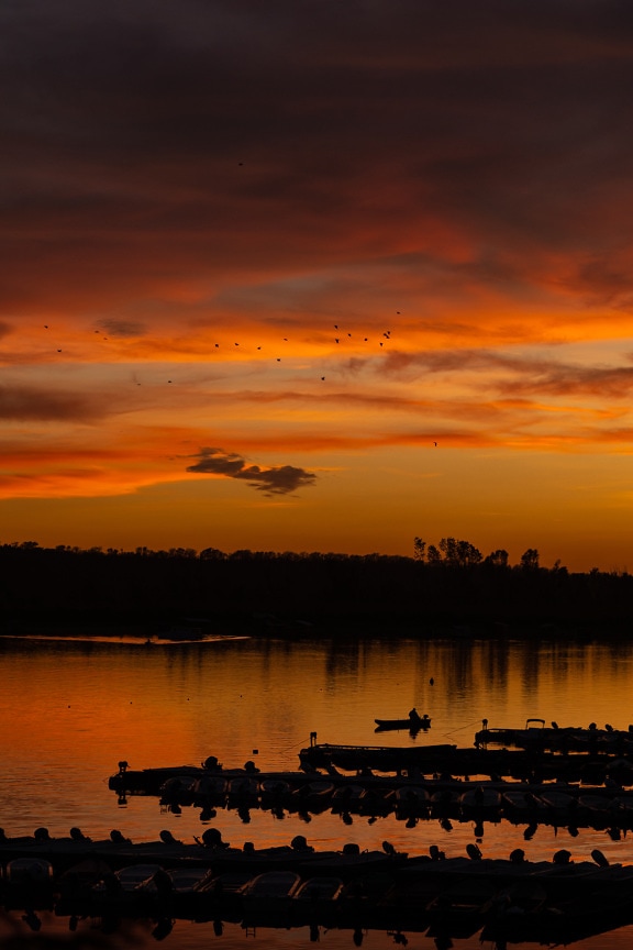 avond, oranje geel, dok, lakeside, vissersboot, silhouet, zonsondergang