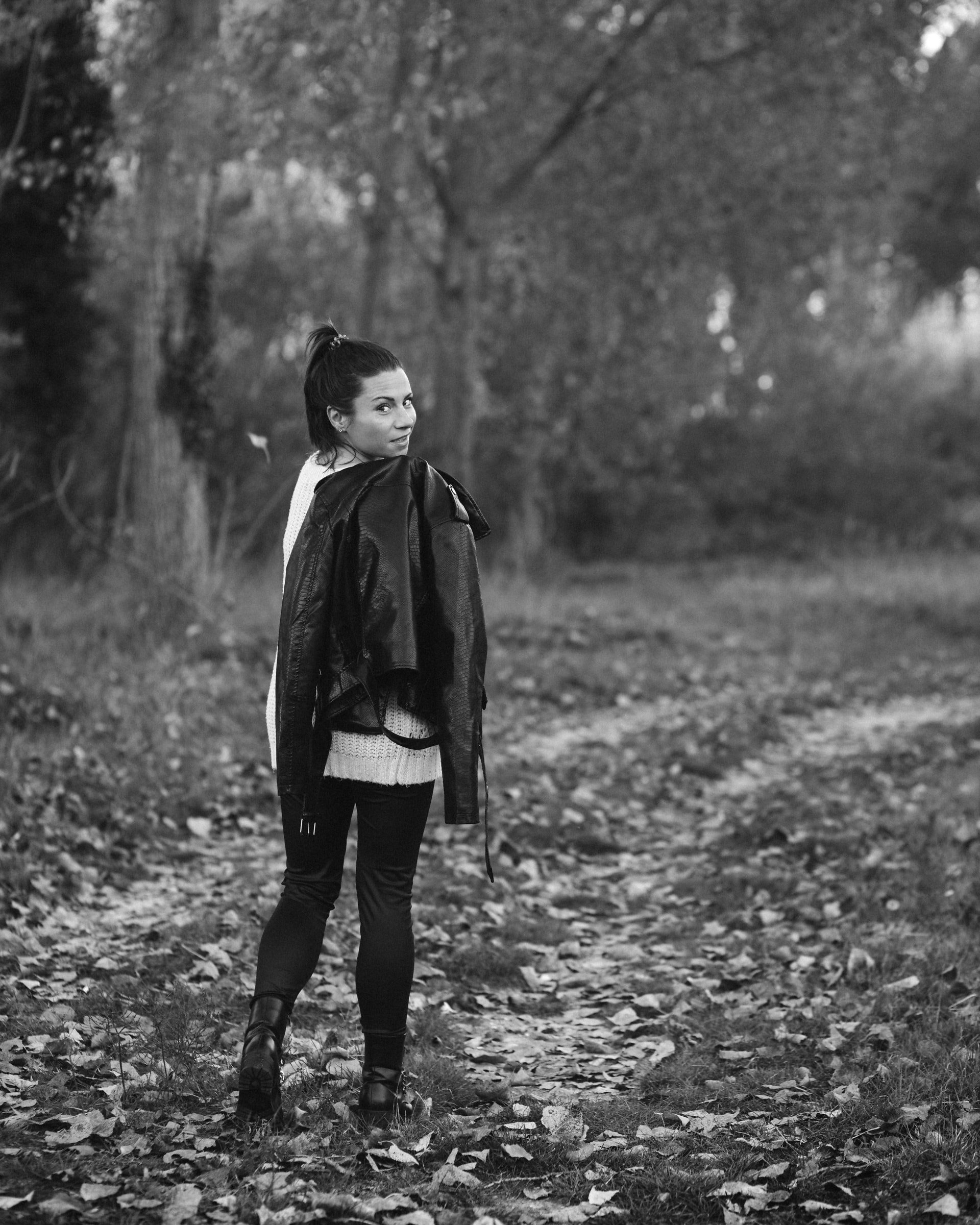 free-picture-good-looking-woman-with-black-leather-jacket-monochrome-photo