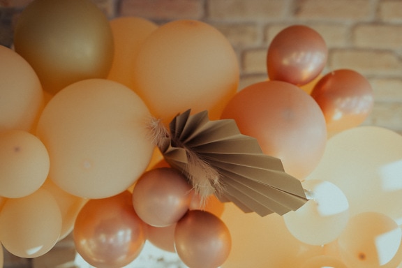 ballon, pastel, décoration, en détail, décoratifs, brun clair, jaune orangé