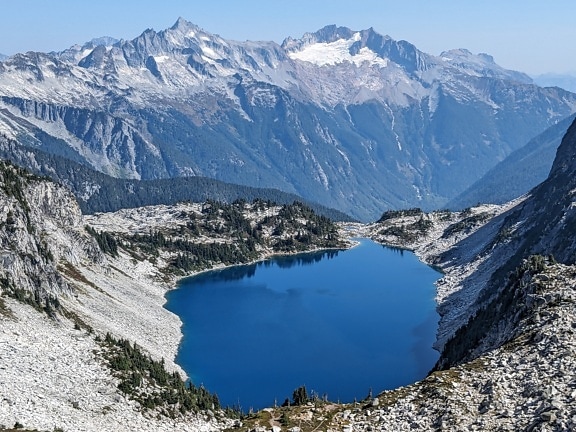 Lago escondido en el condado de Skagit) Parque natural de Washington