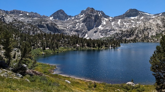 Panorama parku przyrody jeziora Sierra Nevada