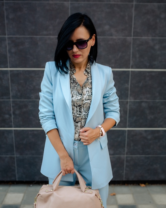 mulher de negócios, roupa, azul, elegante, óculos de sol, pessoa, atraente