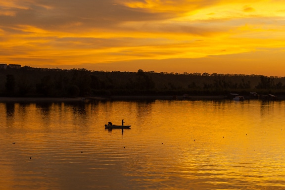 geelachtig bruin, zonsopgang, lakeside, silhouet, vissersboot, water, zonsondergang
