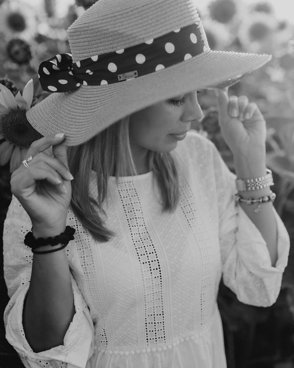crno-bijelo, portret, slameni šešir, mlada žena, sa strane, izbliza, odjeća