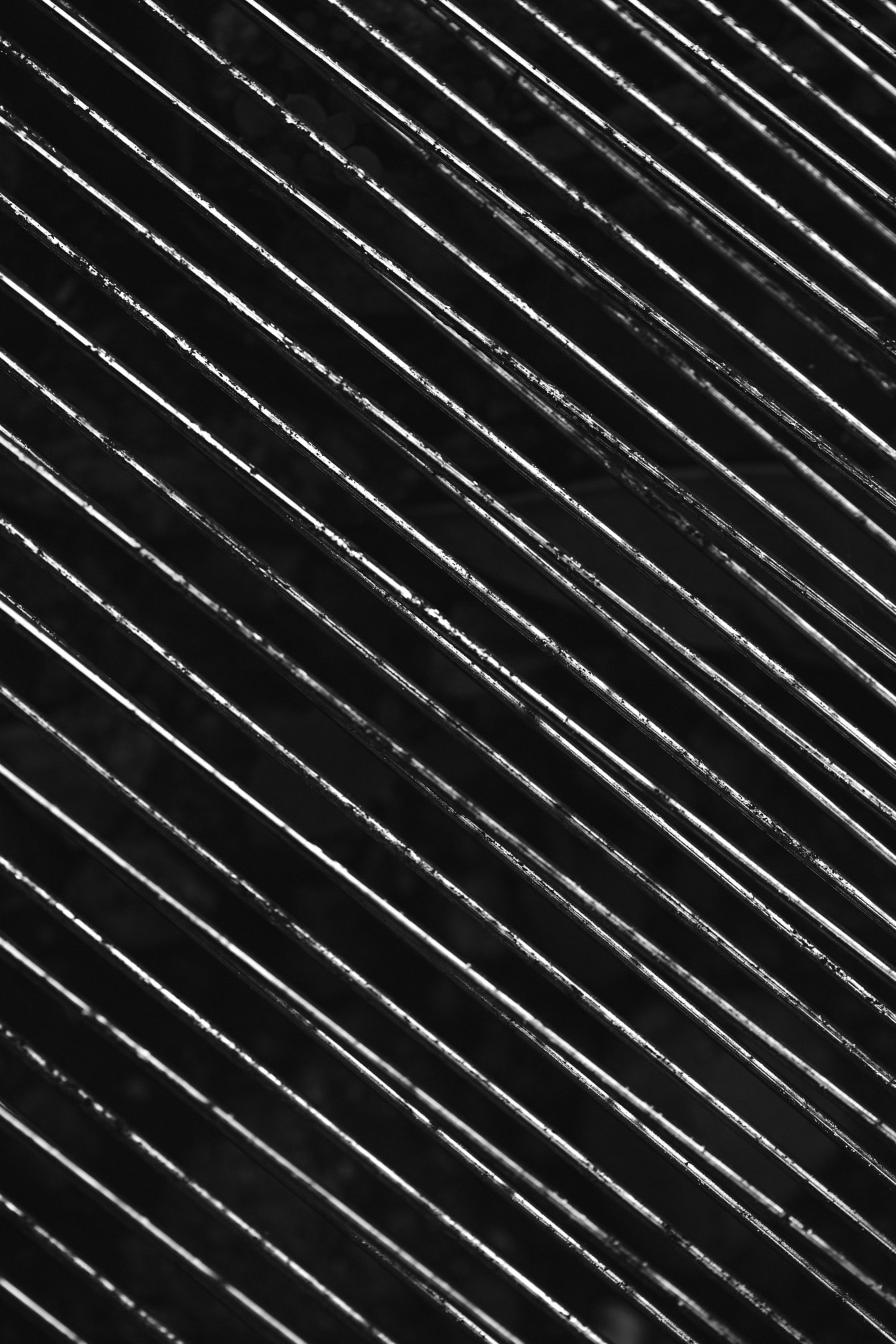 錆びた金属線のモノクロの質感の接写