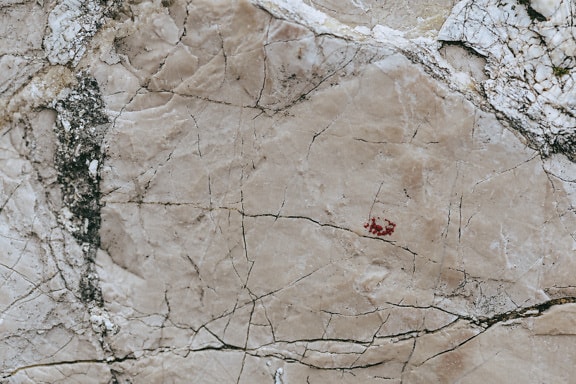 พื้นผิวหินหินอ่อนสีเบจหยาบระยะใกล้ของหินสกปรก