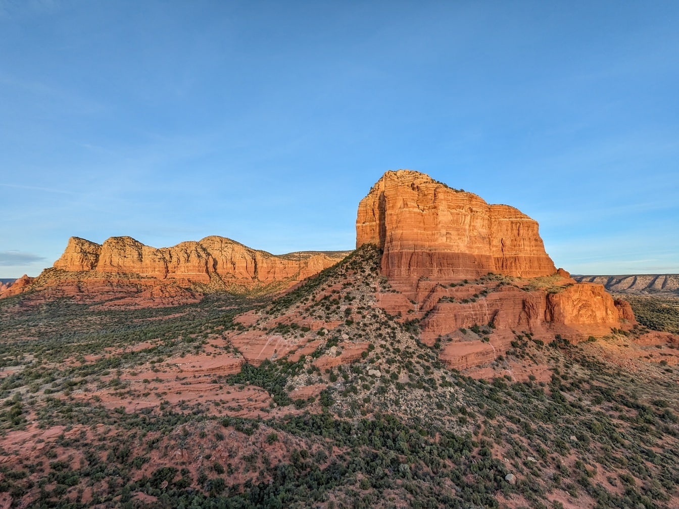 Vue panoramique des falaises de grès dans le parc naturel du désert de Sedona, en Arizona