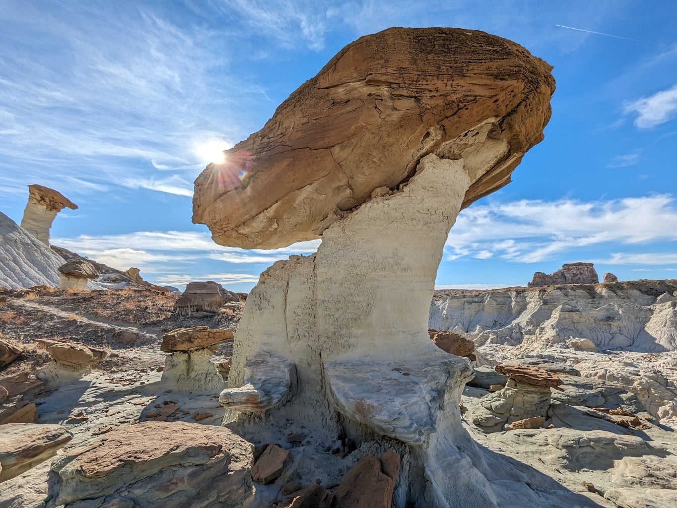 Jedinstvena formacija stijena u Coyote Buttesu u pustinji Sedona u Arizoni