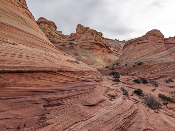 火の谷州立自然公園の美しい砂岩の崖