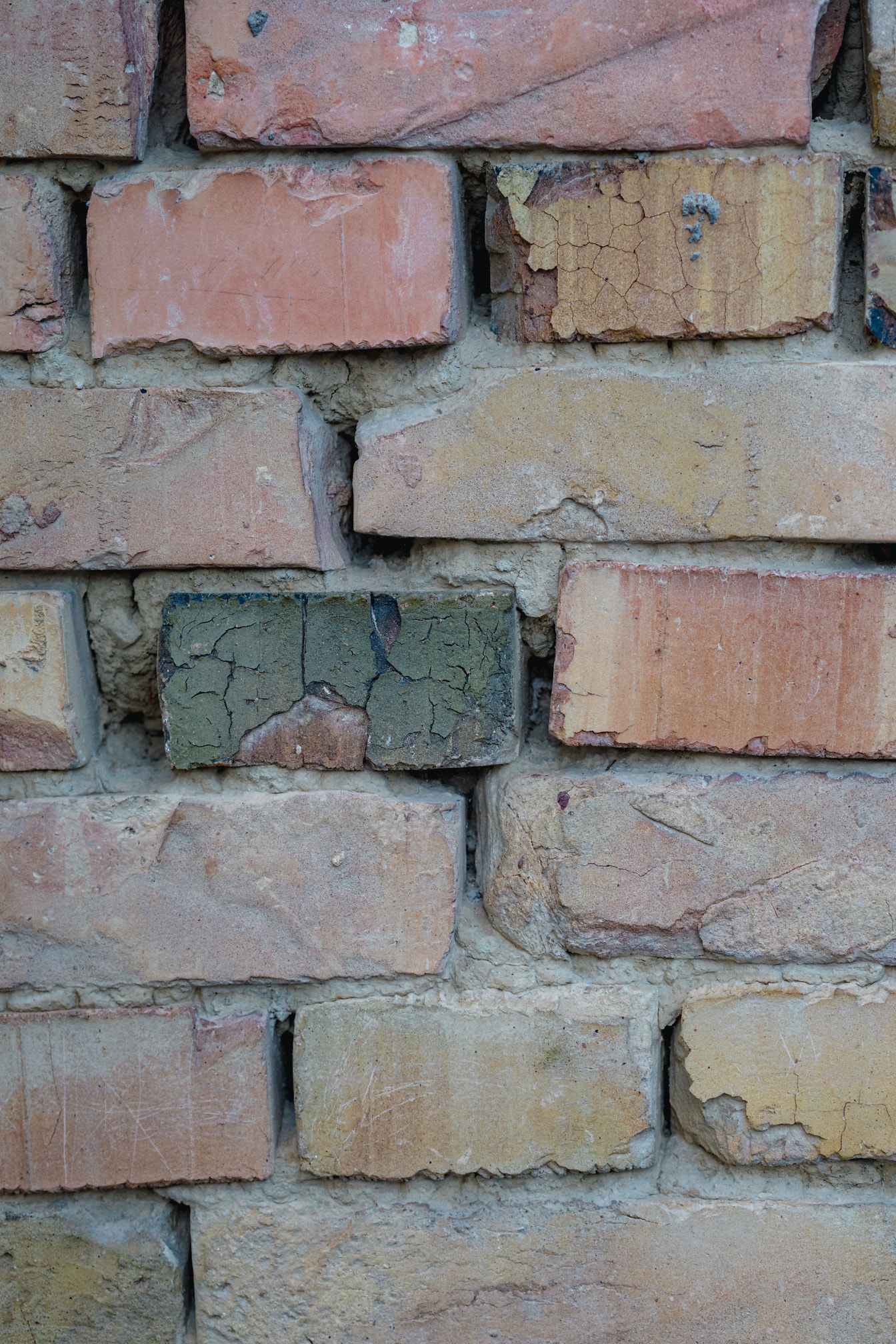 Texture de vieille brique avec texture de mortier de sable jaune en gros plan