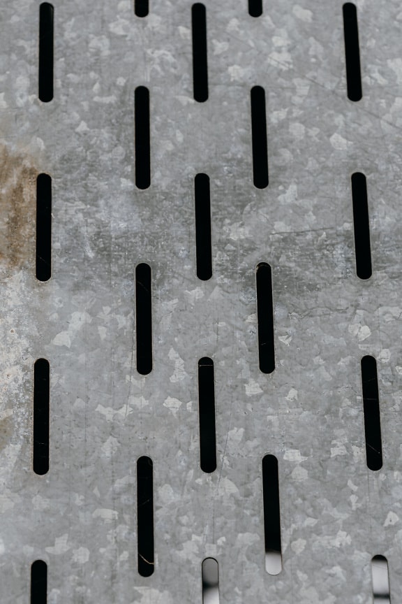 Gegalvaniseerd roestvrijstalen metalen oppervlak met verticale gaten