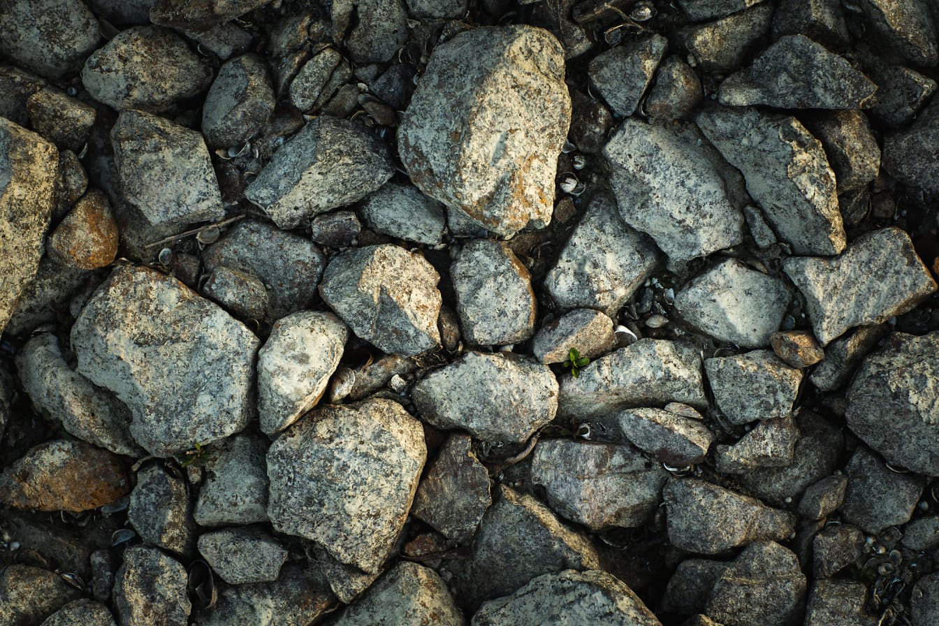 Groupe de roches de granit sur la texture de gros plan du sol