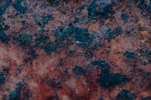 Närbild av en rostig metallyta med grov smutsig yta